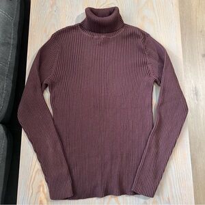 Newport News brand ribbed long sleeve turtle neck sweater in brown size large